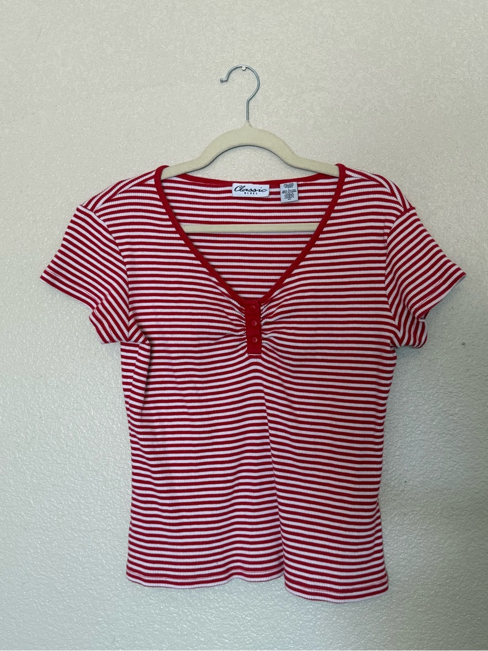 Classic Blues - Red & White Striped V-Neck Tee - Size L - 100% cotton